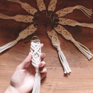 Porte-clés macramé écru