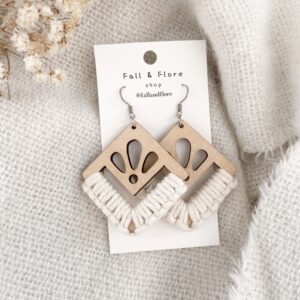 Boucles d’oreilles losanges fleurs écru