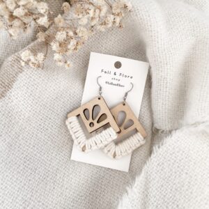 Boucles d’oreilles losanges fleurs écru