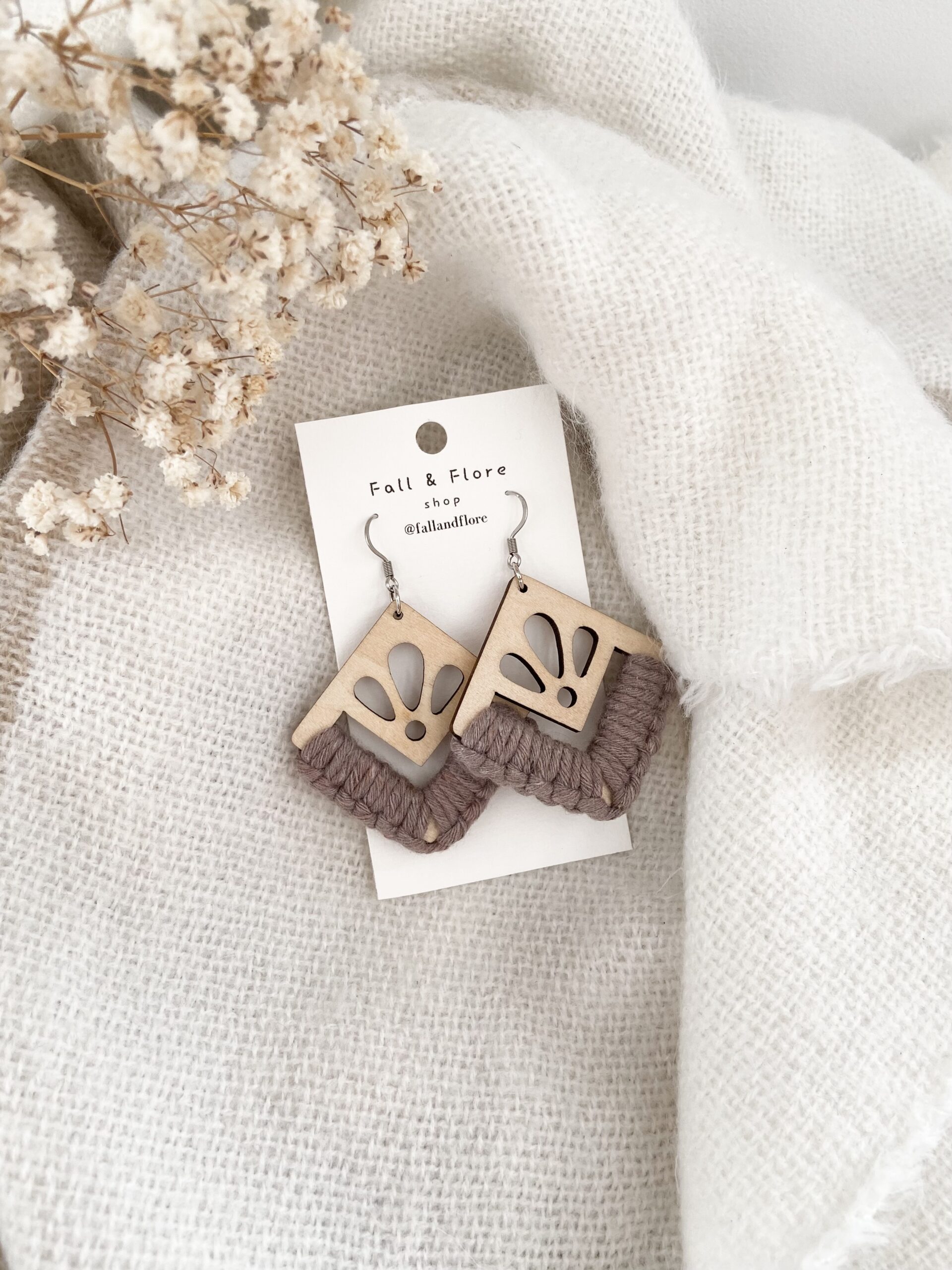 Boucles d'oreilles losanges fleurs café – Image 2