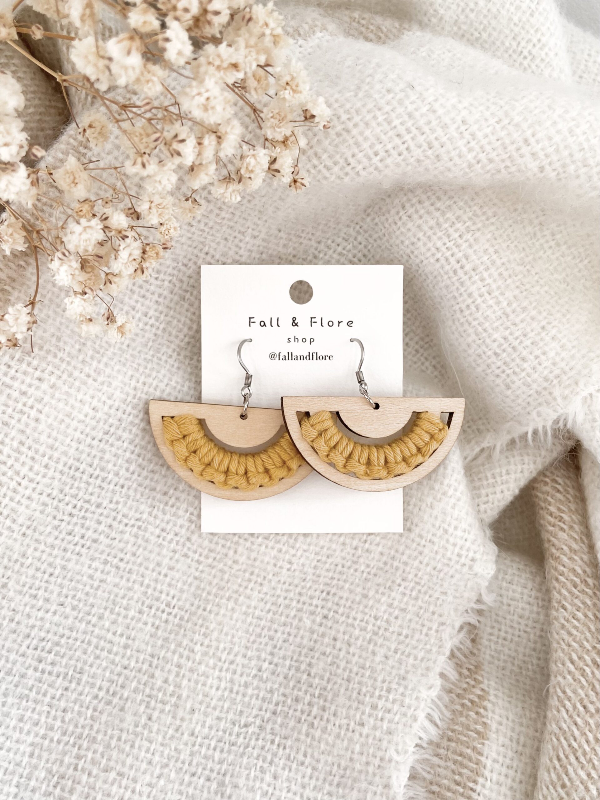 Boucles d'oreilles demi-cercles ocre – Image 2